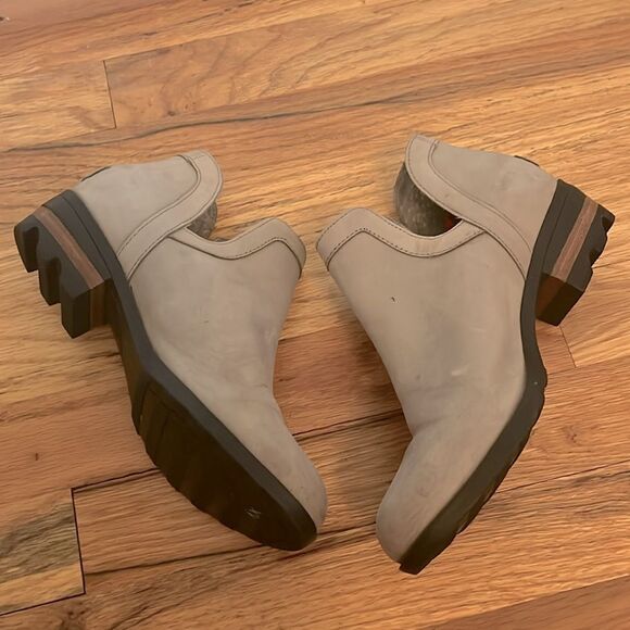 Sorel Gray Ankle Boots with Elastic Panels size 7 - Picture 5 of 10